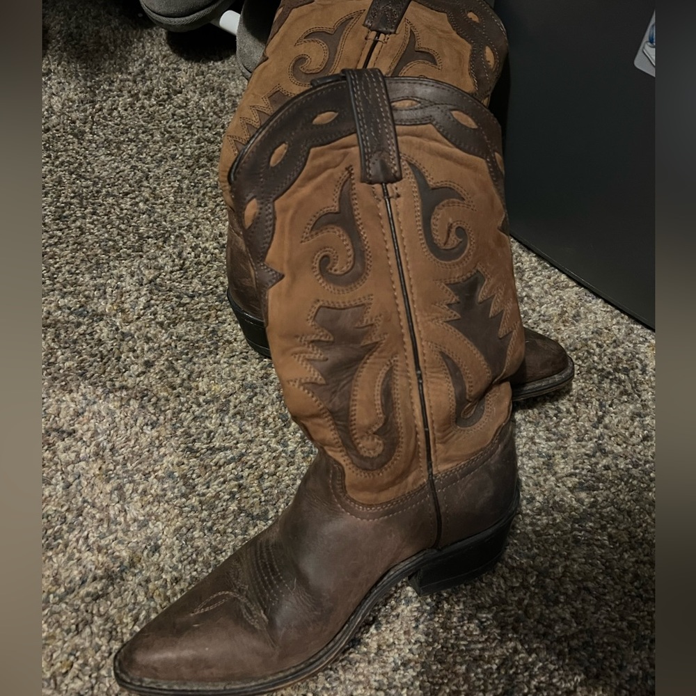Leather cowboy boots size 7 women’s